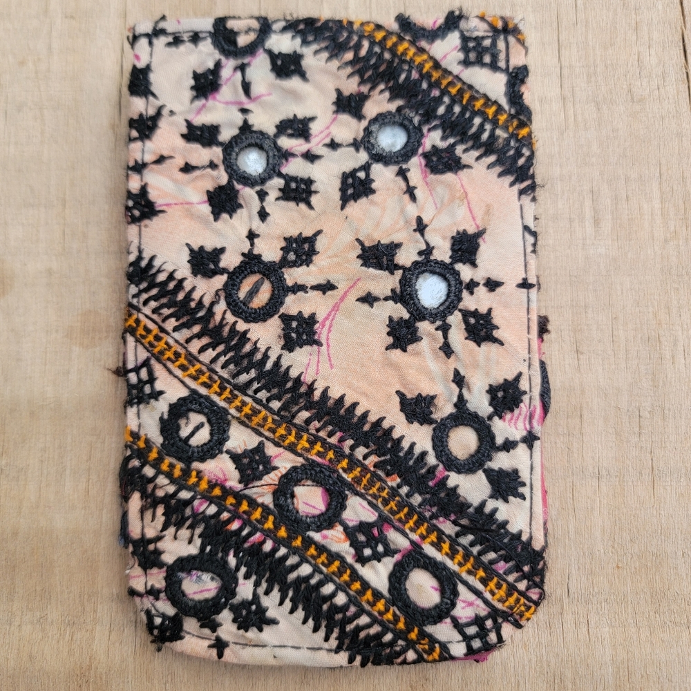 🌋👽 Free People Boho Embroidered Repurposed vtg banjara hippie Wallet card case - Picture 15 of 16